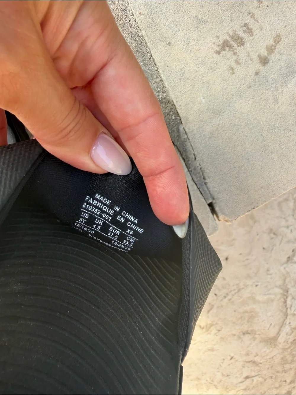 Nike Kids Kawa sports slide black size 5y